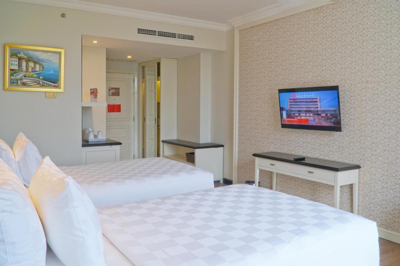 Swiss-Belhotel Lampung Bandar Lampung Exteriör bild